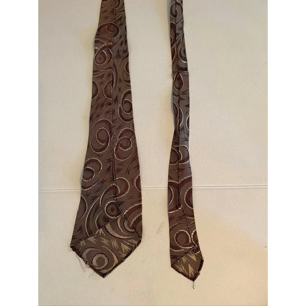 Mens Woven Swirl Geometric Pattern Necktie Burgundy Brown Gold 3.5 Inch Width